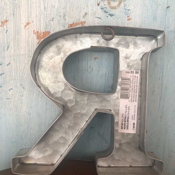 Bundle of two “R’s” - one rustic metal and the other from Spain & very colorful - Picture 6 of 13